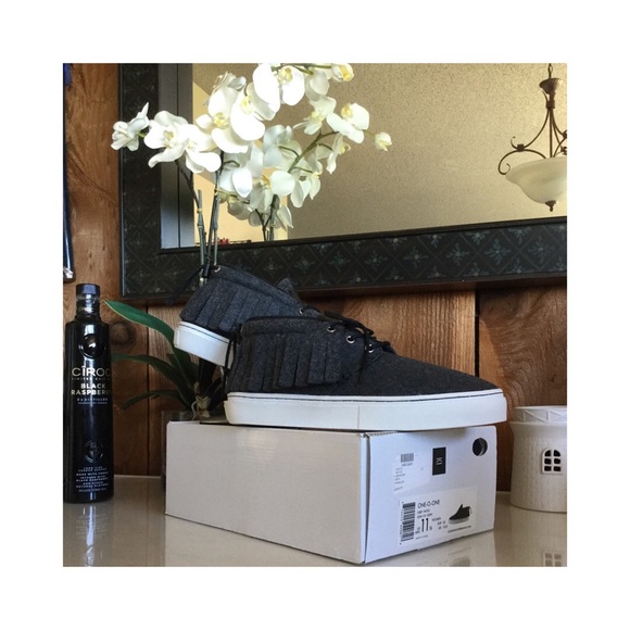 Clear Weather One-O-One Mid-Top Fashion Sneakers - Picture 6 of 7